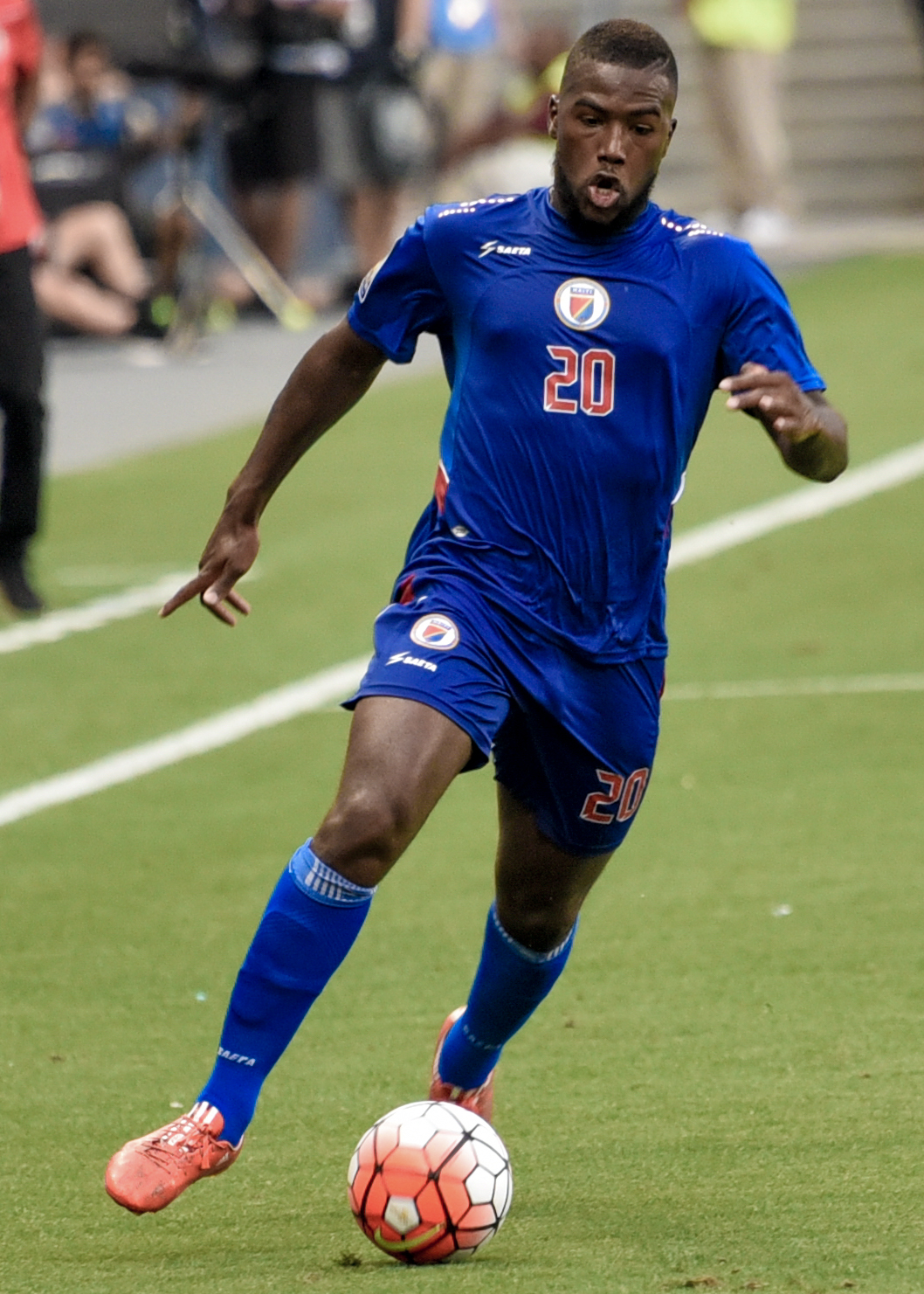 Duckens Nazon football photo